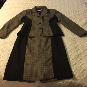 👗size 6 jacket and shirt